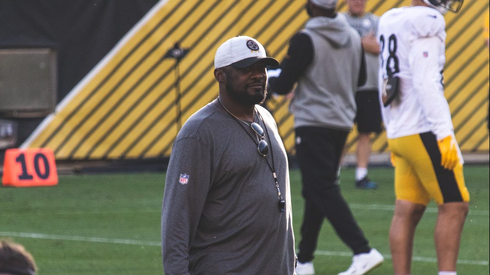 Steelers' Insiders Think Unhappy George Pickens Might Be The Center Of A  Brewing Storm After Controversial Week 1 Behavior