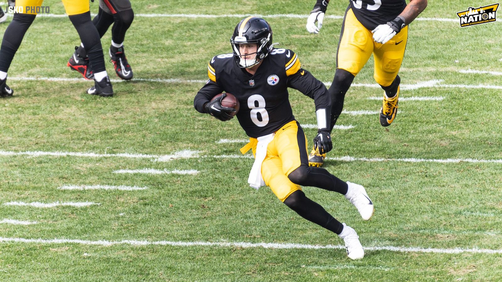 FOX Sports' Idiot Claims Steelers Can't Go With Kenny Pickett; Derek Carr  Absolutely Would Thrive In Pittsburgh