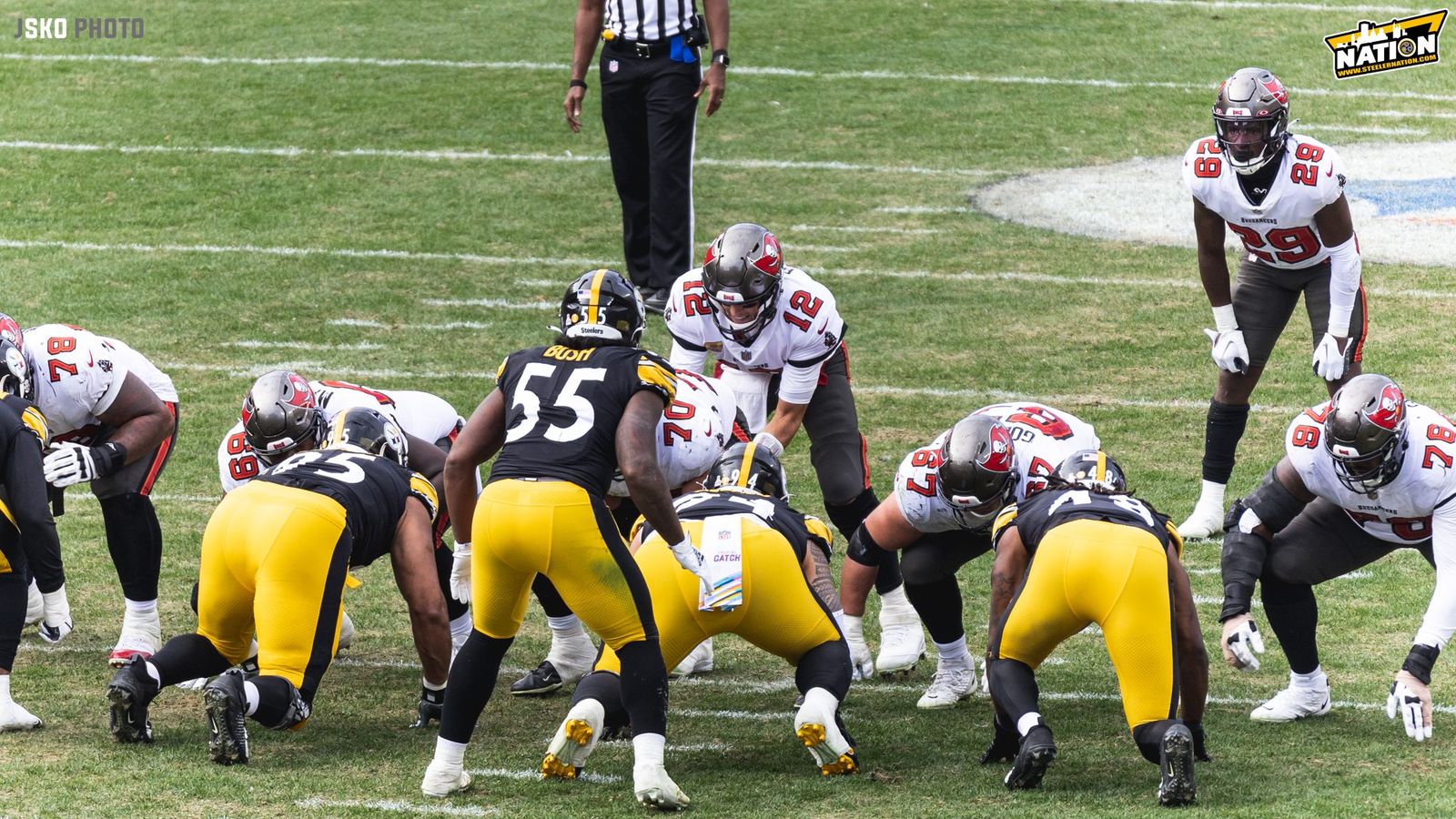 Pittsburgh Steelers linebacker Cole Holcomb (55) defends during an