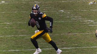 Photo: Steelers Steven Sims Returns Punt 36 Yards - PIT2022081312