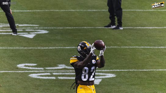 Steelers wide receiver, Steven Sims (#82) warms up on the field at Acrisure Stadium prior to a regular season matchup against the Baltimore Ravens in Pittsburgh, PA. | PHOTO CREDIT: JORDAN SCHOFIELD / STEELER NATION (TWITTER: JSKO_PHOTO)