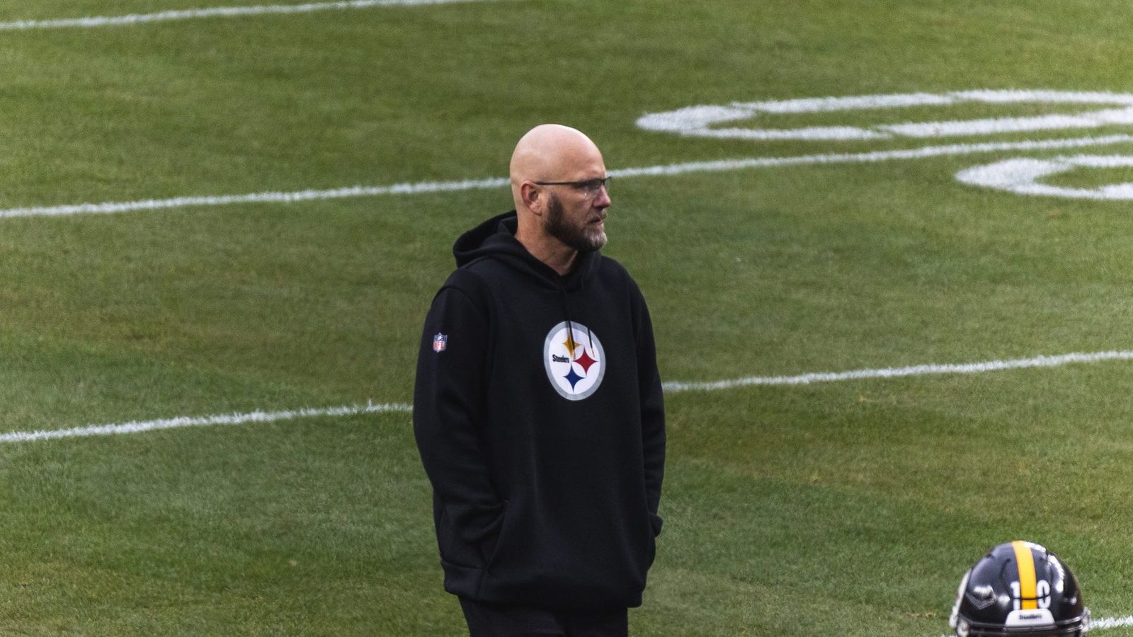 Steelers' Insiders Think Unhappy George Pickens Might Be The Center Of A  Brewing Storm After Controversial Week 1 Behavior