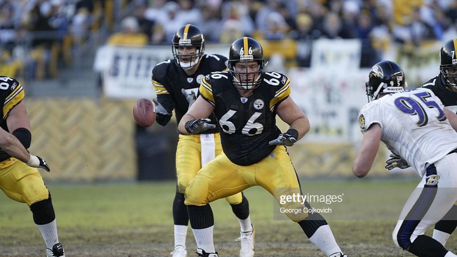 Steelers' Greg Lloyd Flipped Off The Broncos Bench After Being Ejected For  Hitting A Referee That Began The Crazy Man