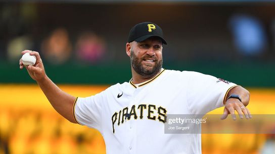 Steelers legend Ben Roethlisberger throws out first pitch at Pirates game.