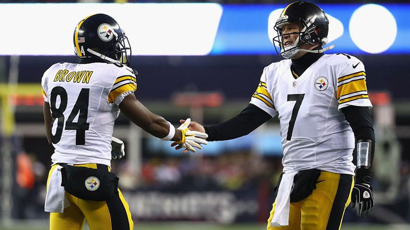 Steelers QB praises 'great teammate' Antonio Brown, who is