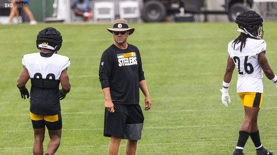 Steelers offensive coordinator, Matt Canada on the field at a practice during 2022 training camp in Latrobe. | Photo Credit: Jordan Schofield / SteelerNation.com (Twitter: @JSKO_PHOTO)