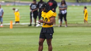 Steelers' OC Matt Canada Seems To Indicate A Behind The Scenes Battle With  Mike Tomlin Has Been Raging Since Training Camp