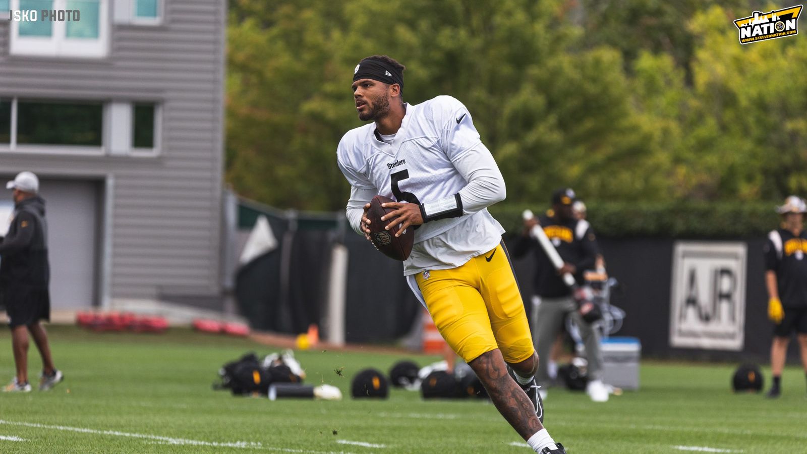 Steelers' Handling Of 2022 Rookie QB Chris Oladokun Should Receive