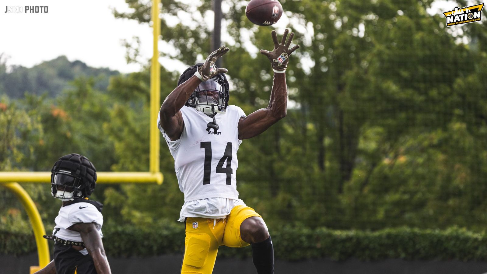 George Pickens' 1-handed catch over Joey Porter Jr. at Steelers