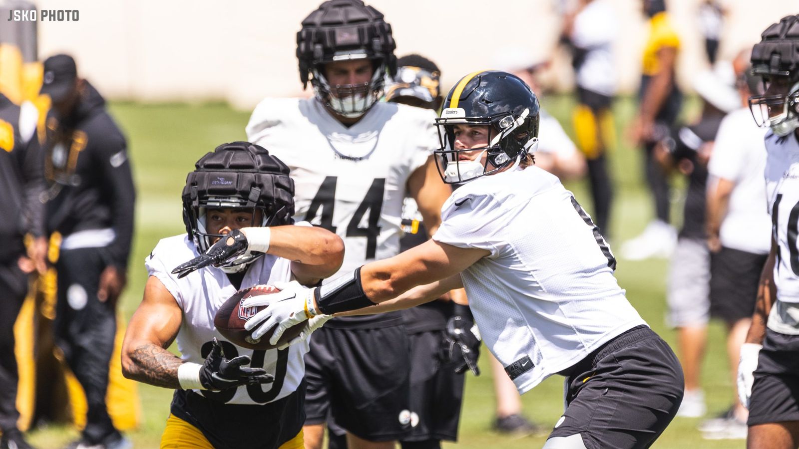 Getting to know the Steelers 2022 UDFAs: RB Mataeo Durant - Behind