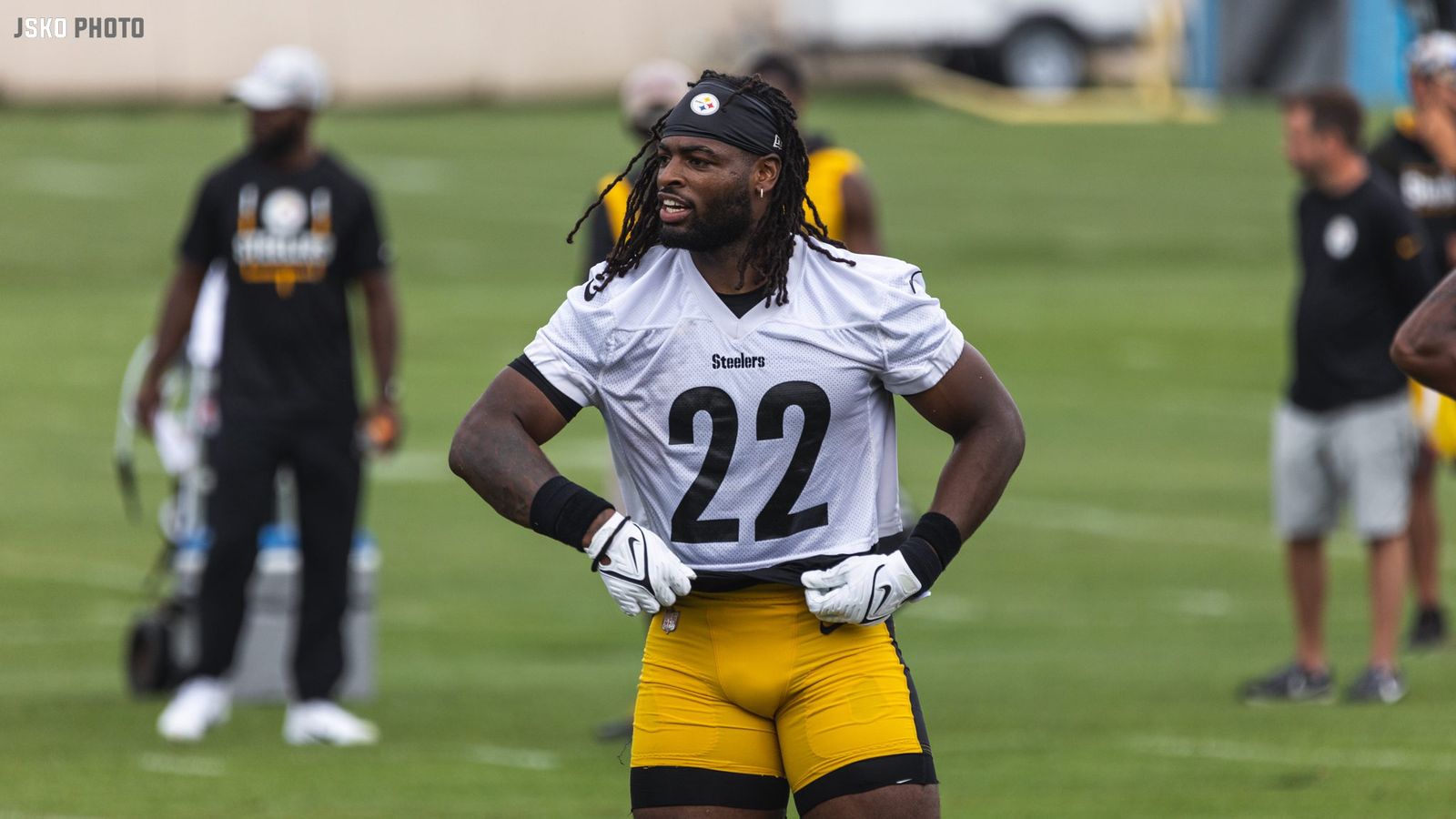 New Steelers Captain RB1 Najee Harris Heeds Mike Tomlin's Wise Advice 'Just  Be Yourself, Because That's Enough'