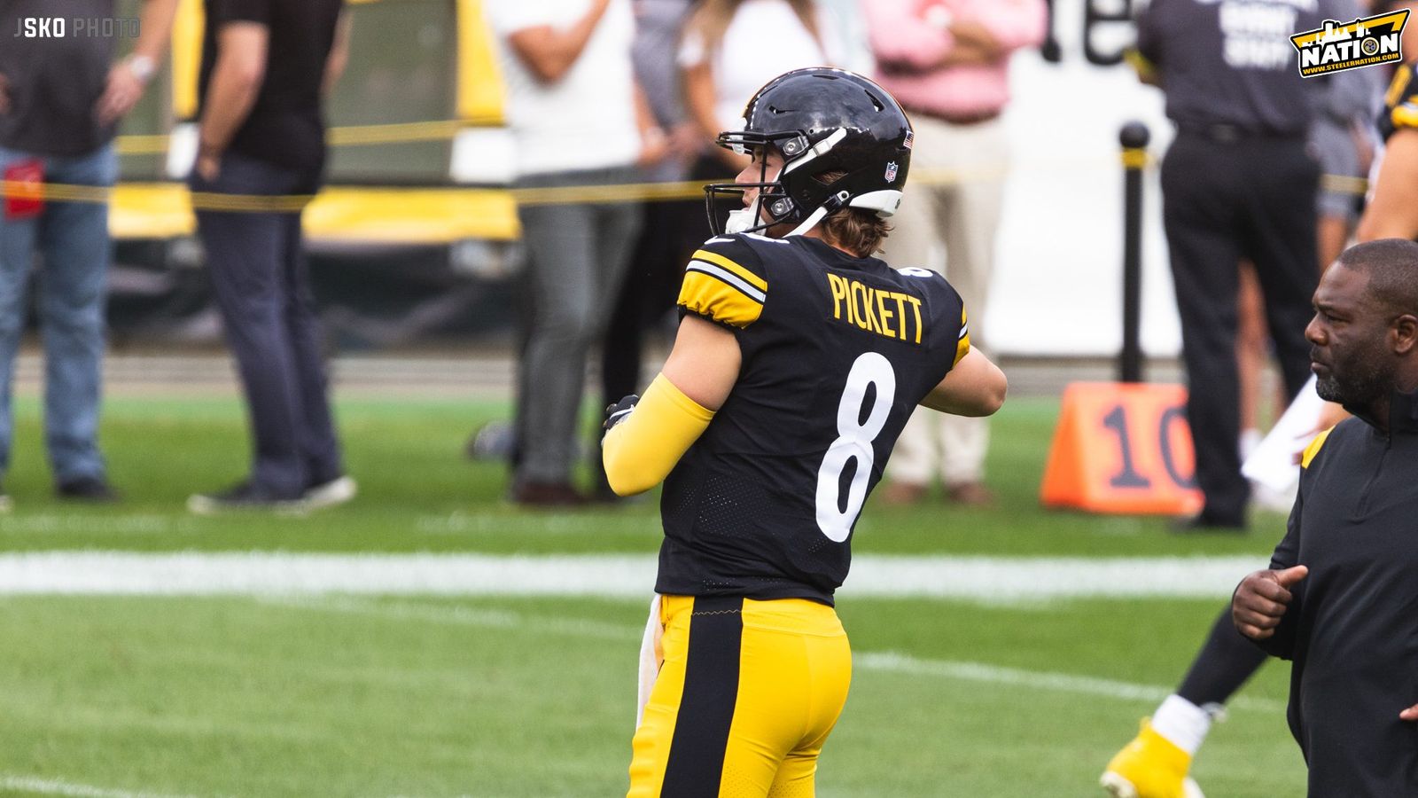 Steelers veteran gives up No. 8 jersey for rookie Kenny Pickett, who wore  the number in college 