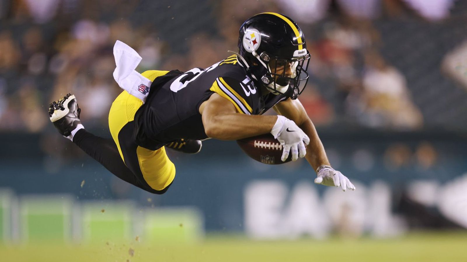 Steelers Elevate a WR and LB from Practice Squad