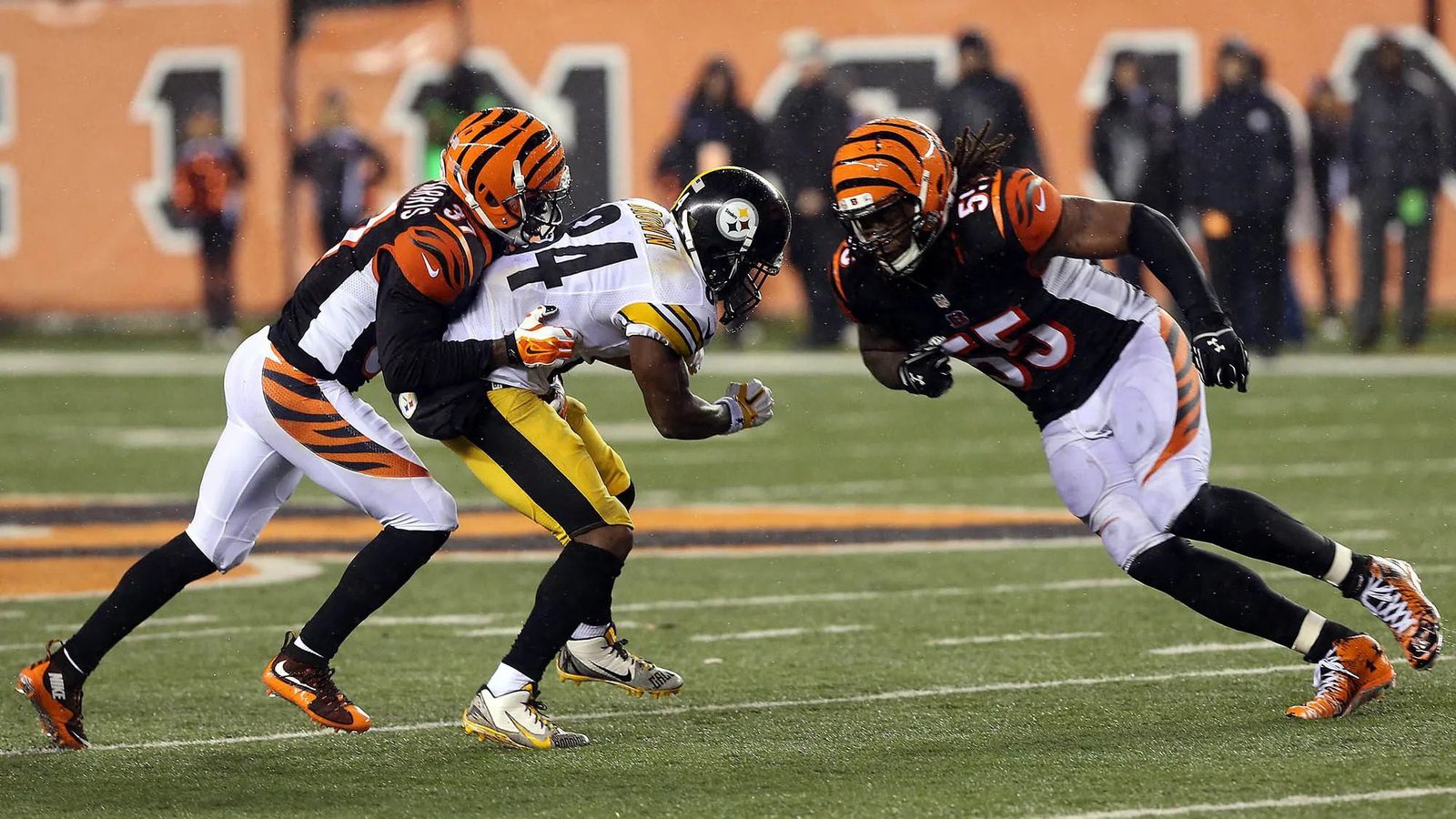 Steelers WR Antonio Brown ready with his No. 84 'Browns' jerseys