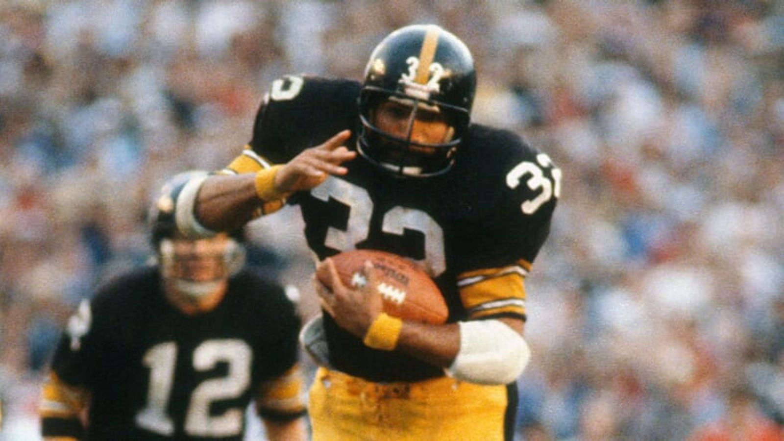 Steelers Officially Retire Franco Harris' #32 Jersey In Halftime