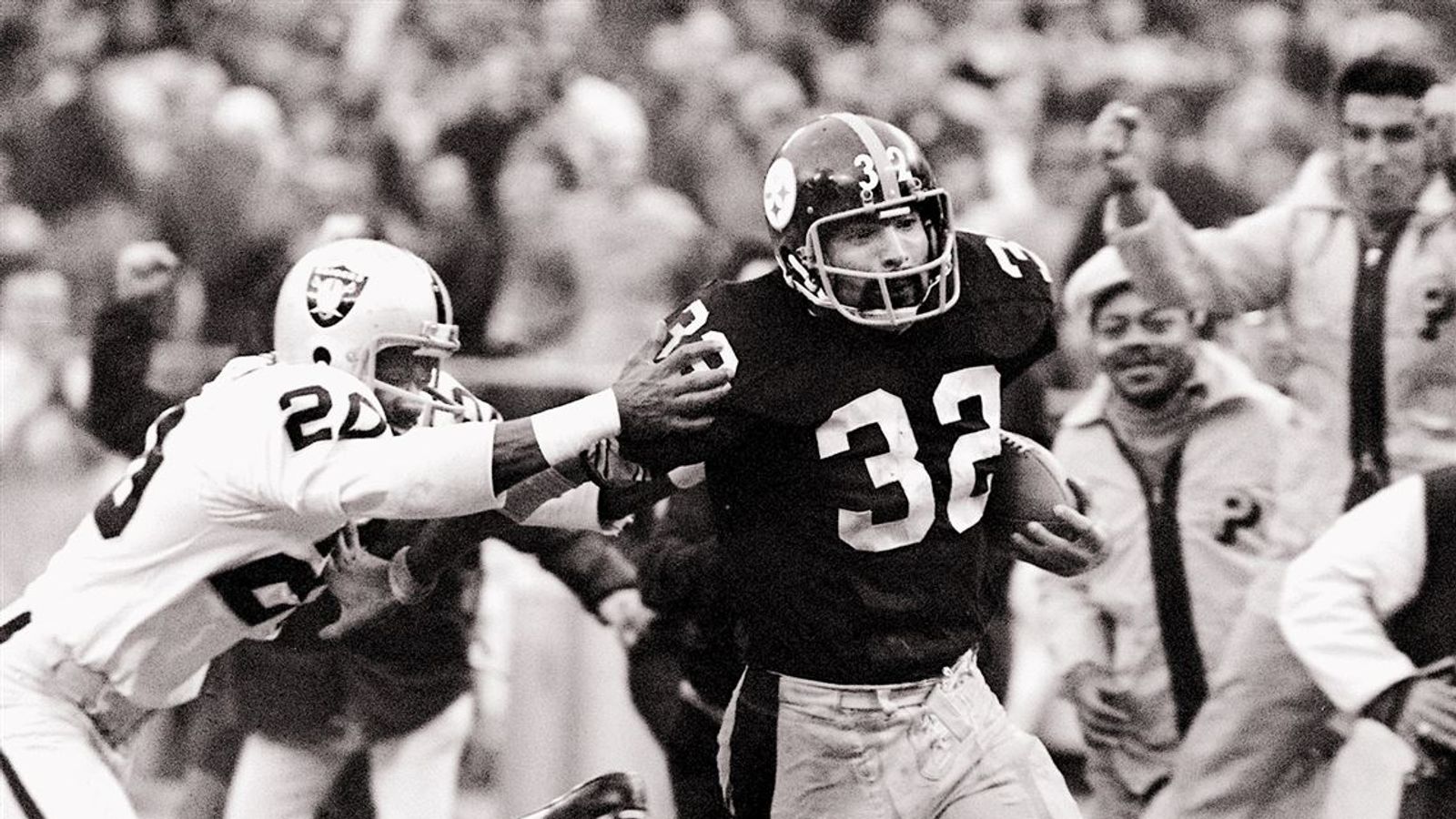 Raiders fans celebrate after beating the Pittsburgh Steelers at Heinz Field  during an NFL footb …