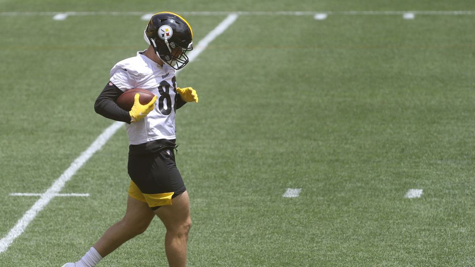 Watch Steelers tight end Pat Freiermuth make acrobatic 2-yard