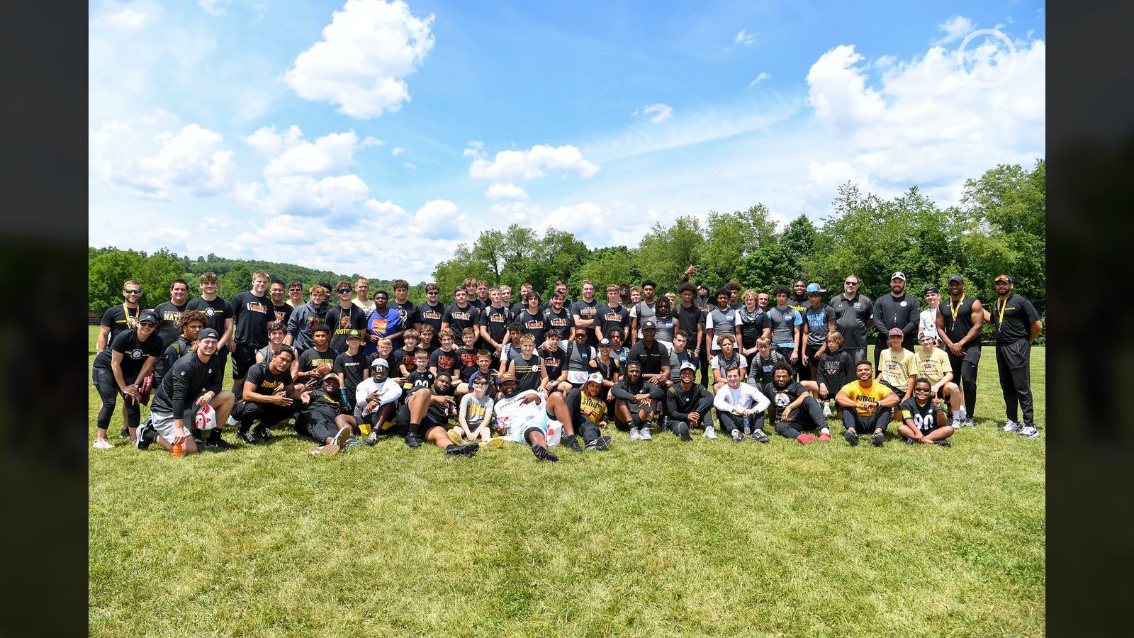 Steelers players donate to the Mel Blount Youth Home