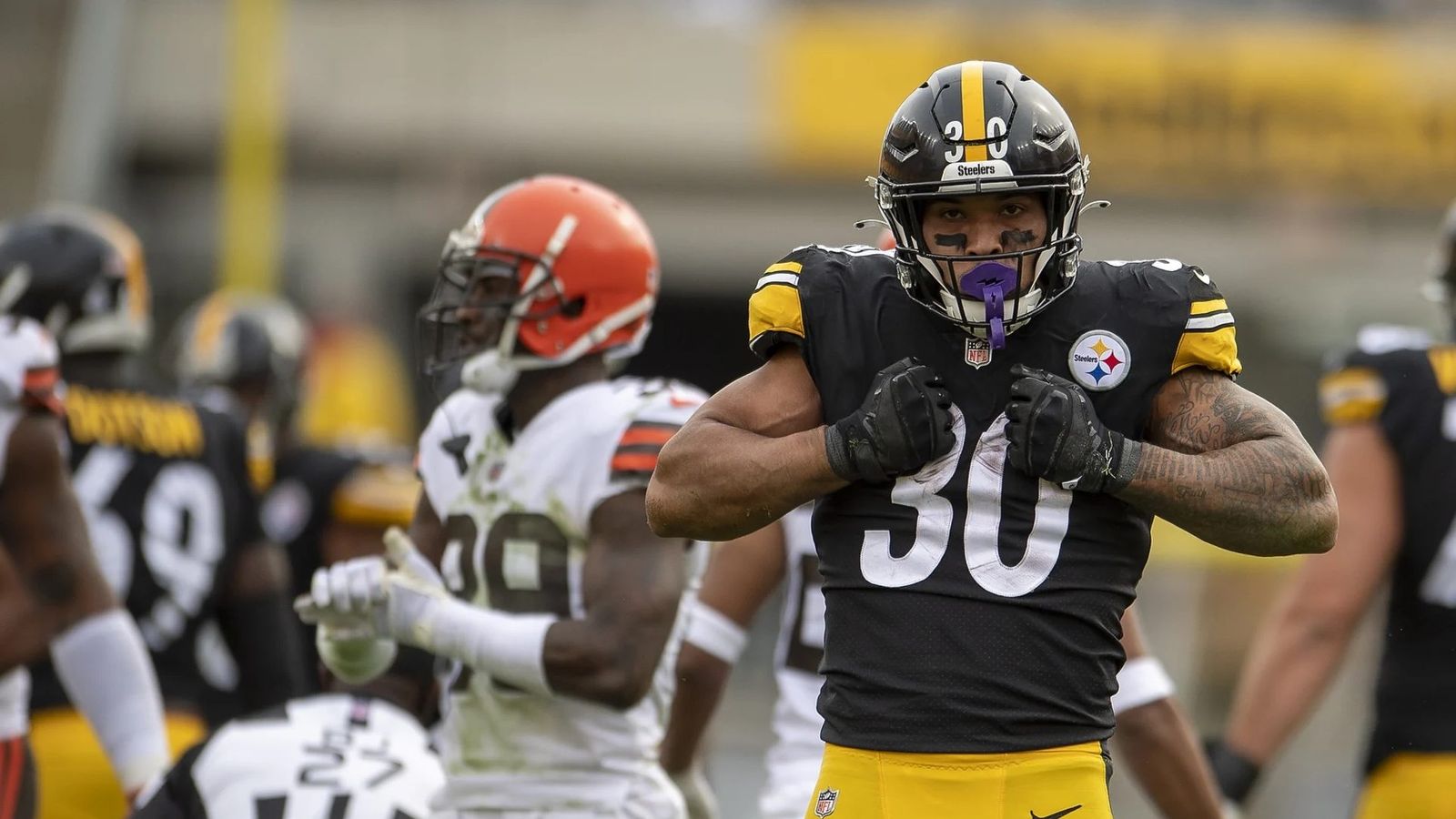 Should the Steelers Re-Sign running back James Conner?