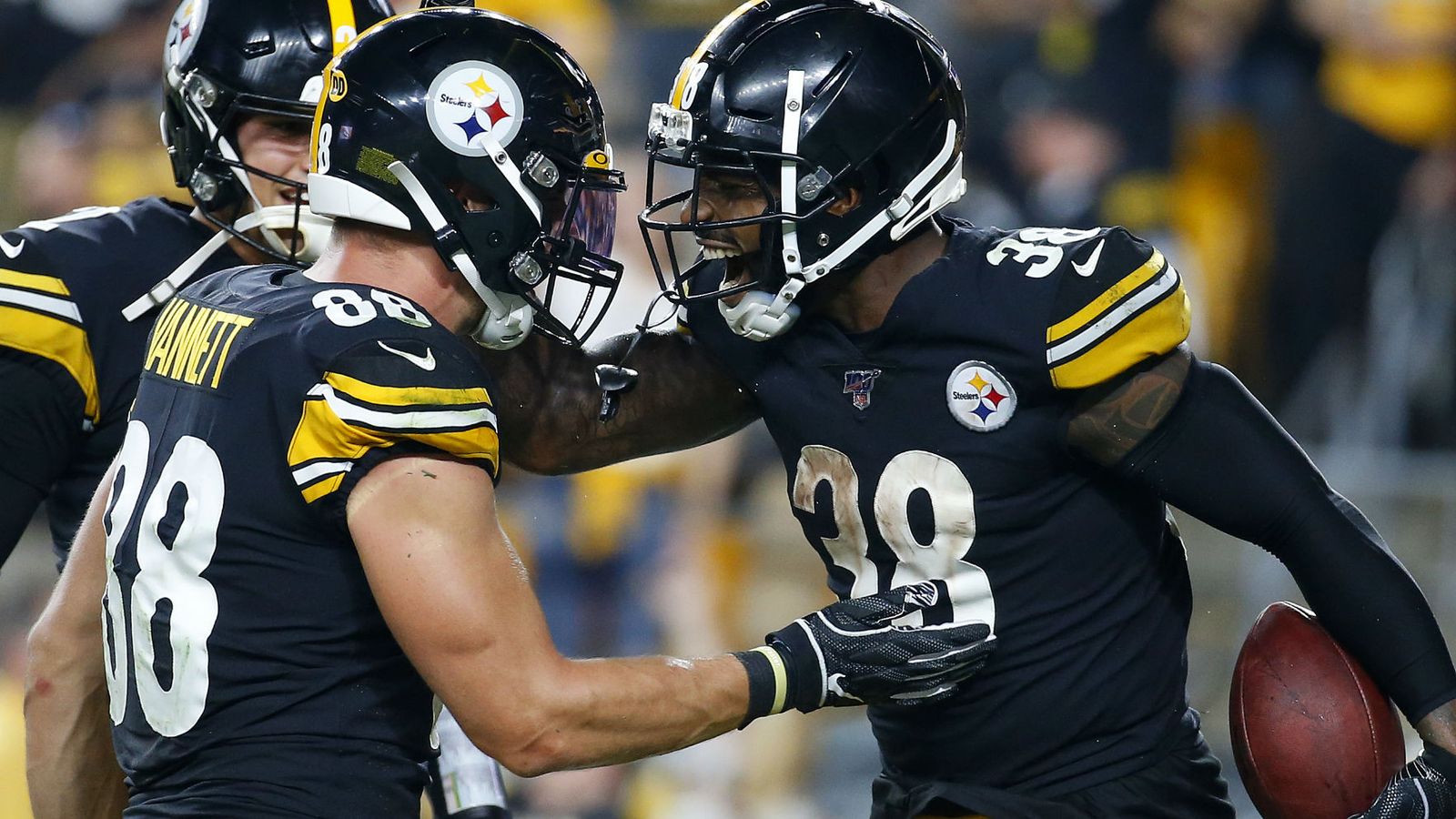 Steelers Relentless Defense Torments Cincy On MNF, Cruise To 27-3 Victory