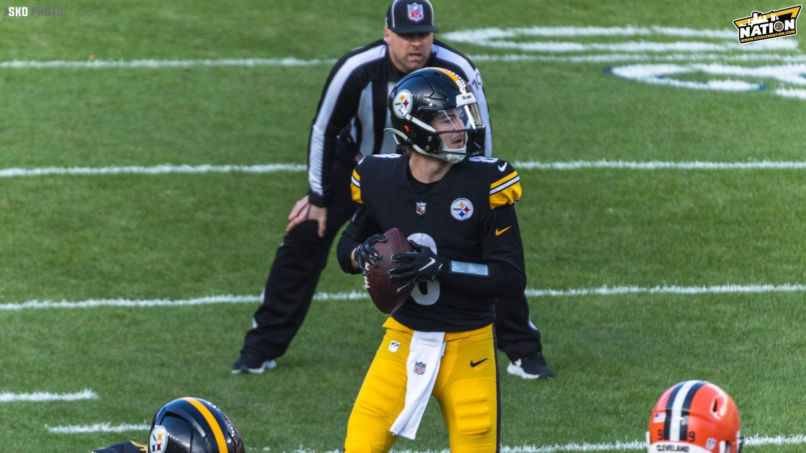 Steelers' Pickett began his rookie season avoiding spotlight