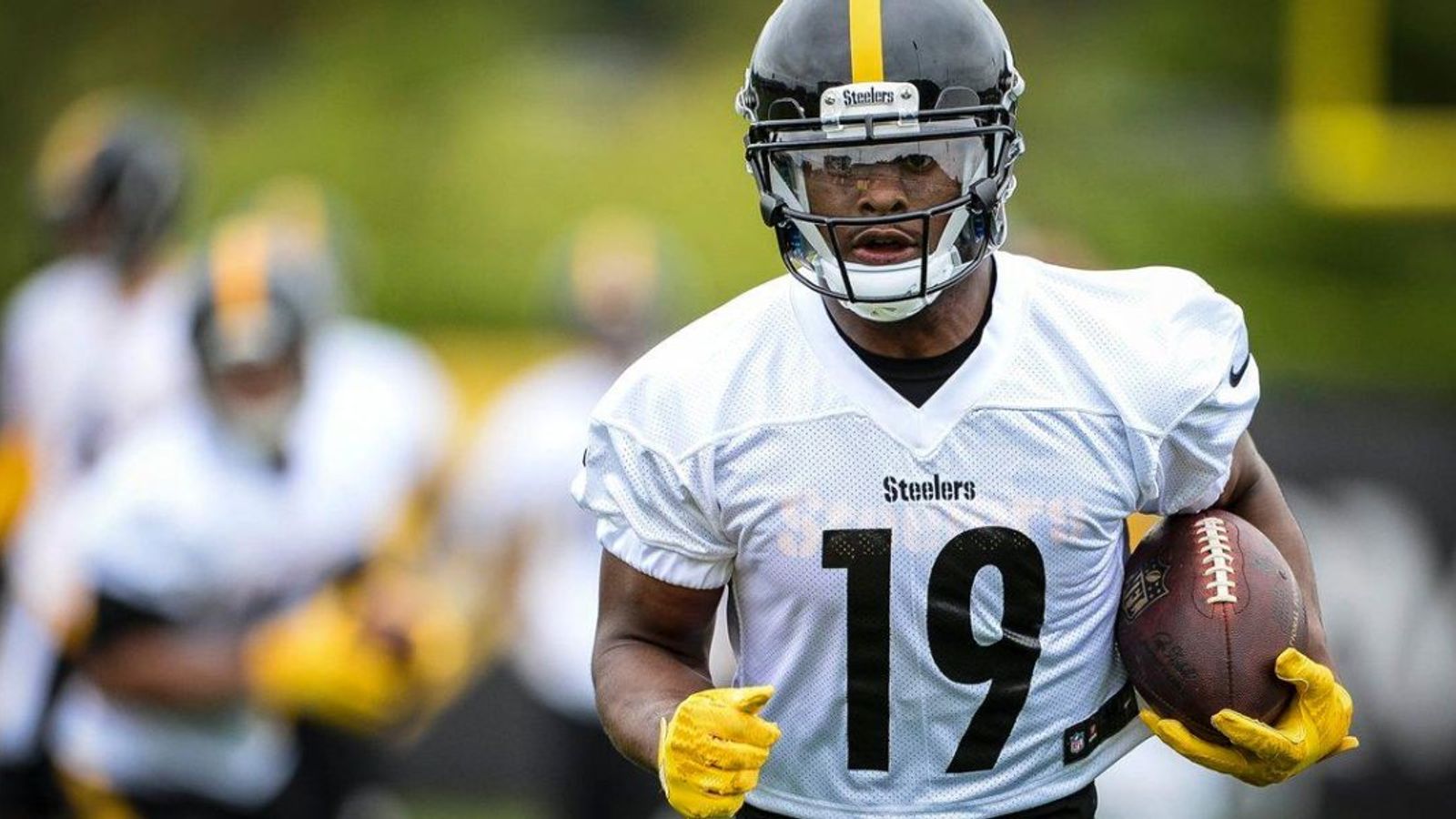 JuJu Smith-Schuster injured during practice