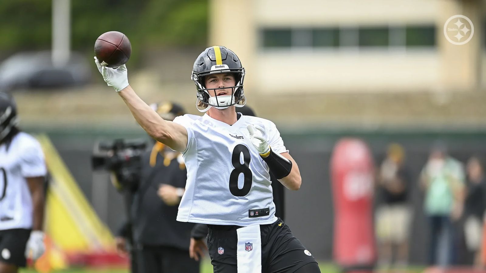 Steelers Take First QB Off Board In Draft With Kenny Pickett At No