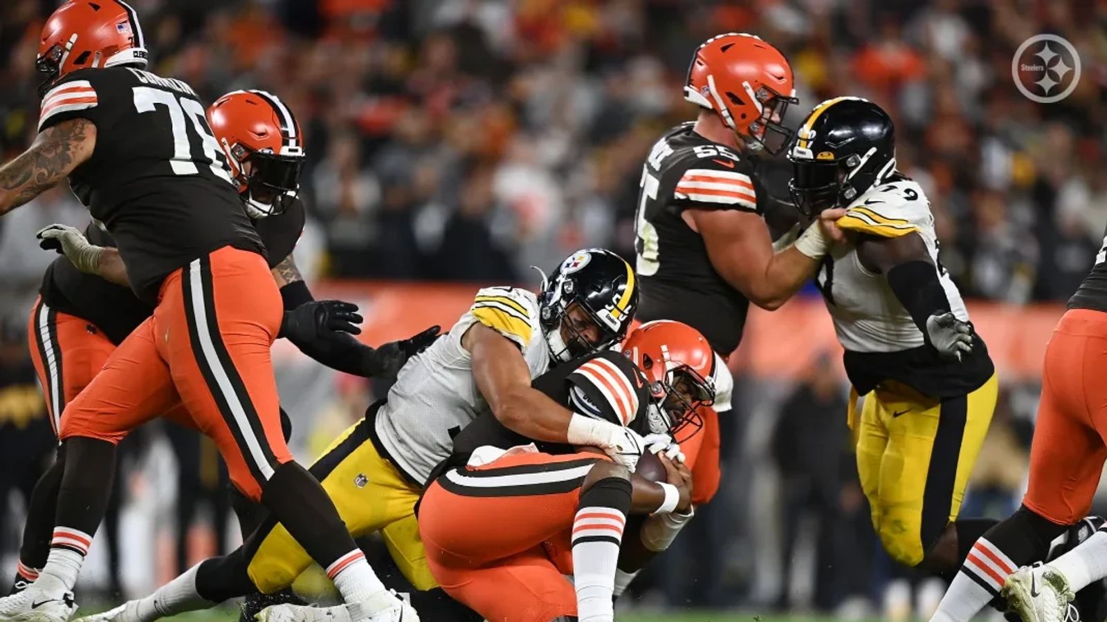 Monday Night Football: Steelers edge Bears in controversial