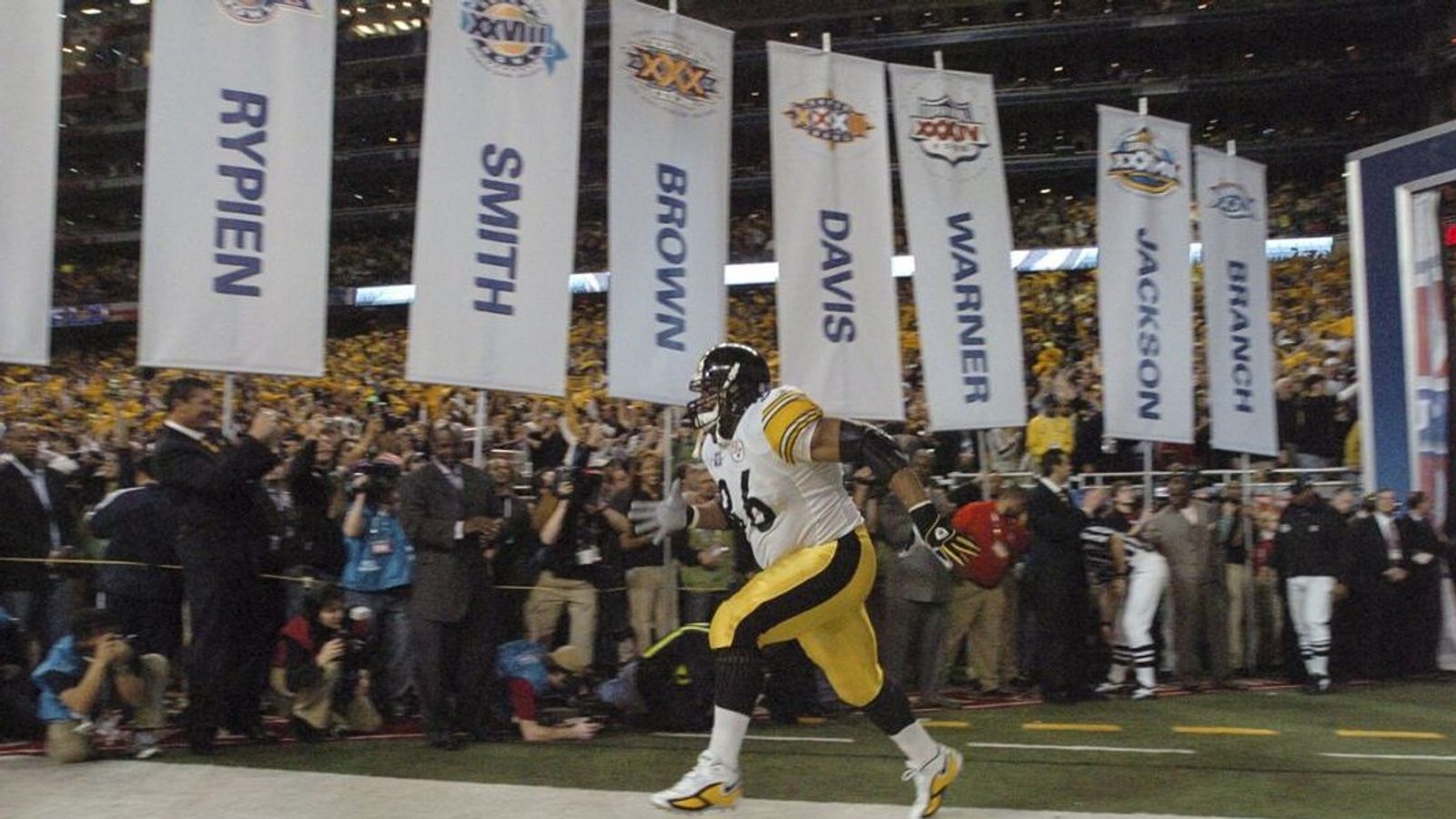 When Jerome Bettis had the greatest Superbowl entrance of all time