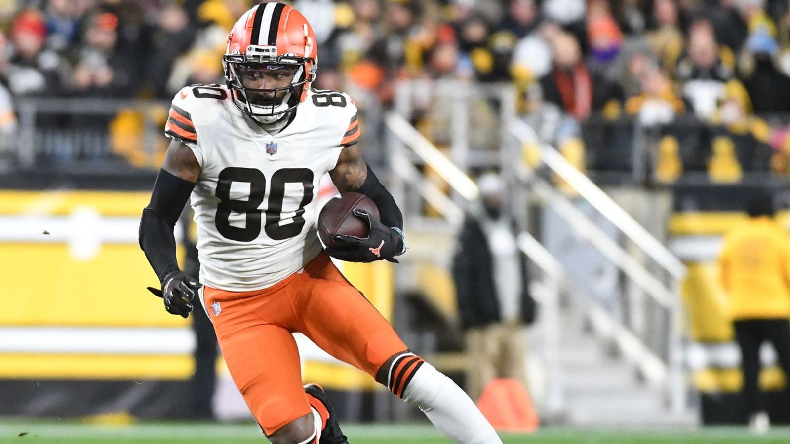 2 former Browns should be on Steelers free-agent radar