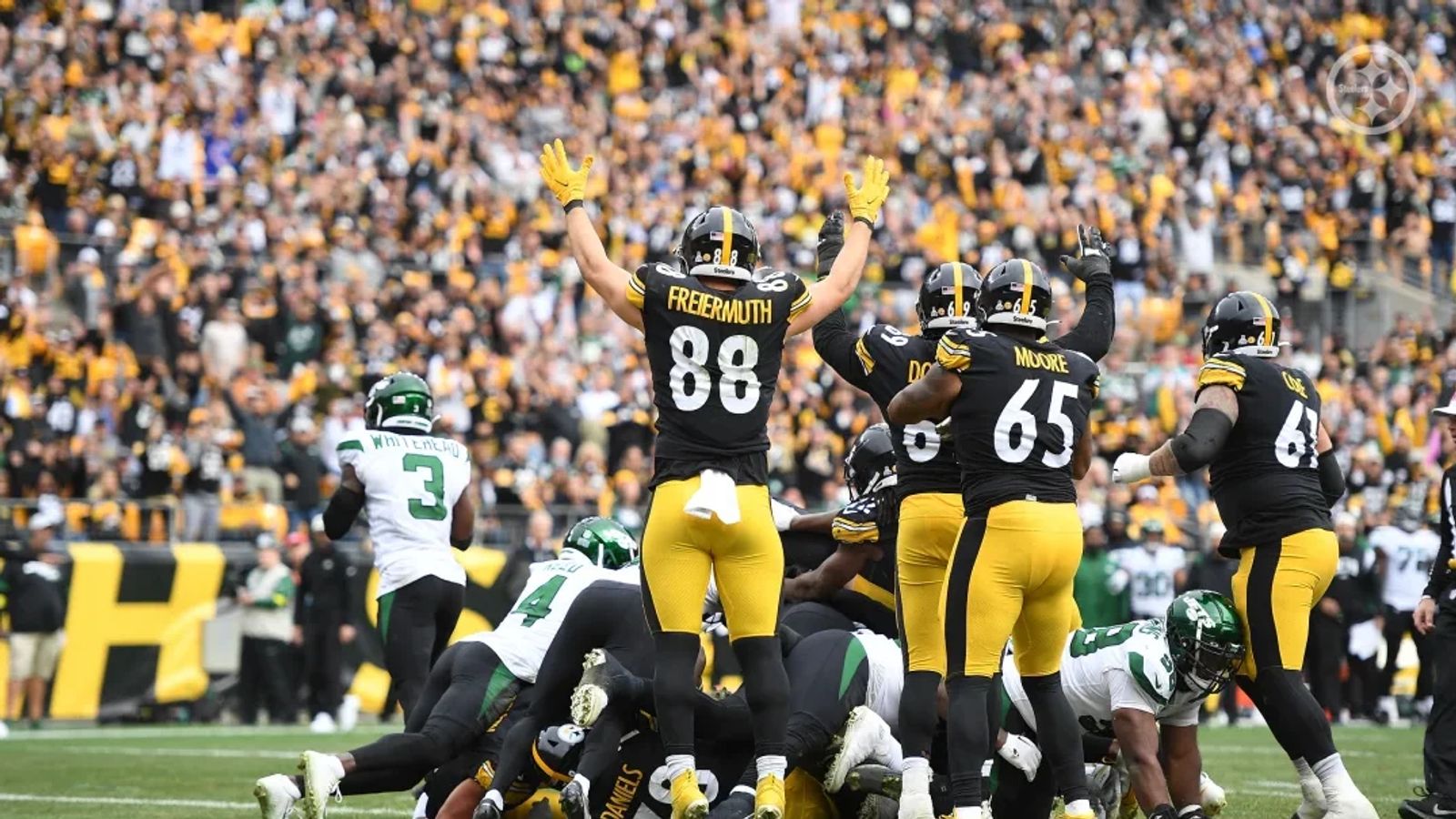 Dan Moore Jr. #65 of the Pittsburgh Steelers looks on against the News  Photo - Getty Images