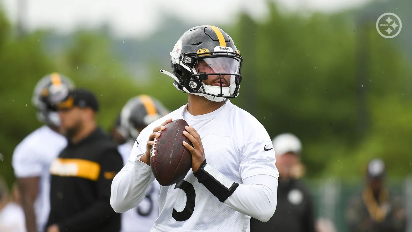 Steelers Sign 7th-Round QB Chris Oladokun to Rookie Contract