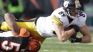 Former Steelers TE Recounts How He Was Warned That Haloti Ngata Was Coming To Annihilate Him Every Play (Steelers News). Photo by AP