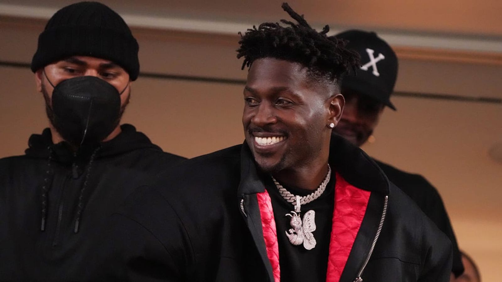 Antonio Brown plans to sue his former NFL team