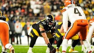 Steelers’ J.C. Hassenauer Reveals His Greatest Memory Of Being Ben Roethlisberger’s Center (Steelers News). Photo by Scott Winters / Icon Sportswire / Getty Images