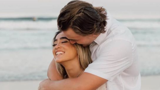 Pittsburgh Steelers' Kenny Pickett Looks Totally Relaxed On Carefree Honeymoon Ahead Of 2023 Season (Kenny Pickett News)