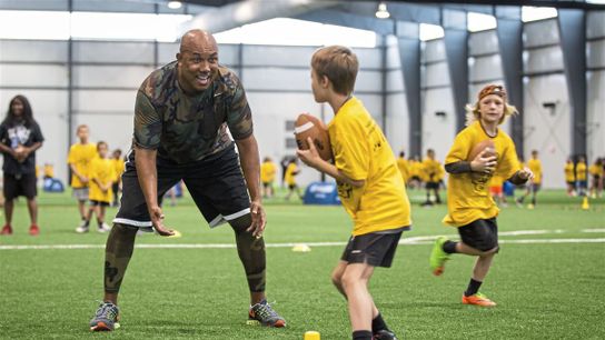 Hines Ward speaks at youth football camp, reflects on Steelers' offseason and training camp