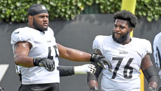 Steelers Dan Moore Jr and Chukwuma Okorafor