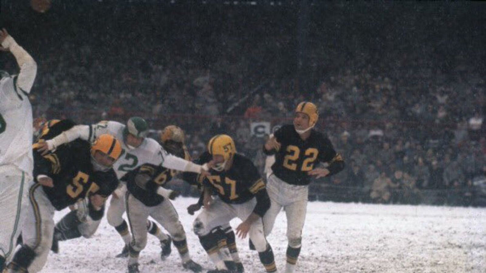 The Forgotten NFL Quarterback Who Dominated the Pre-Super Bowl Era