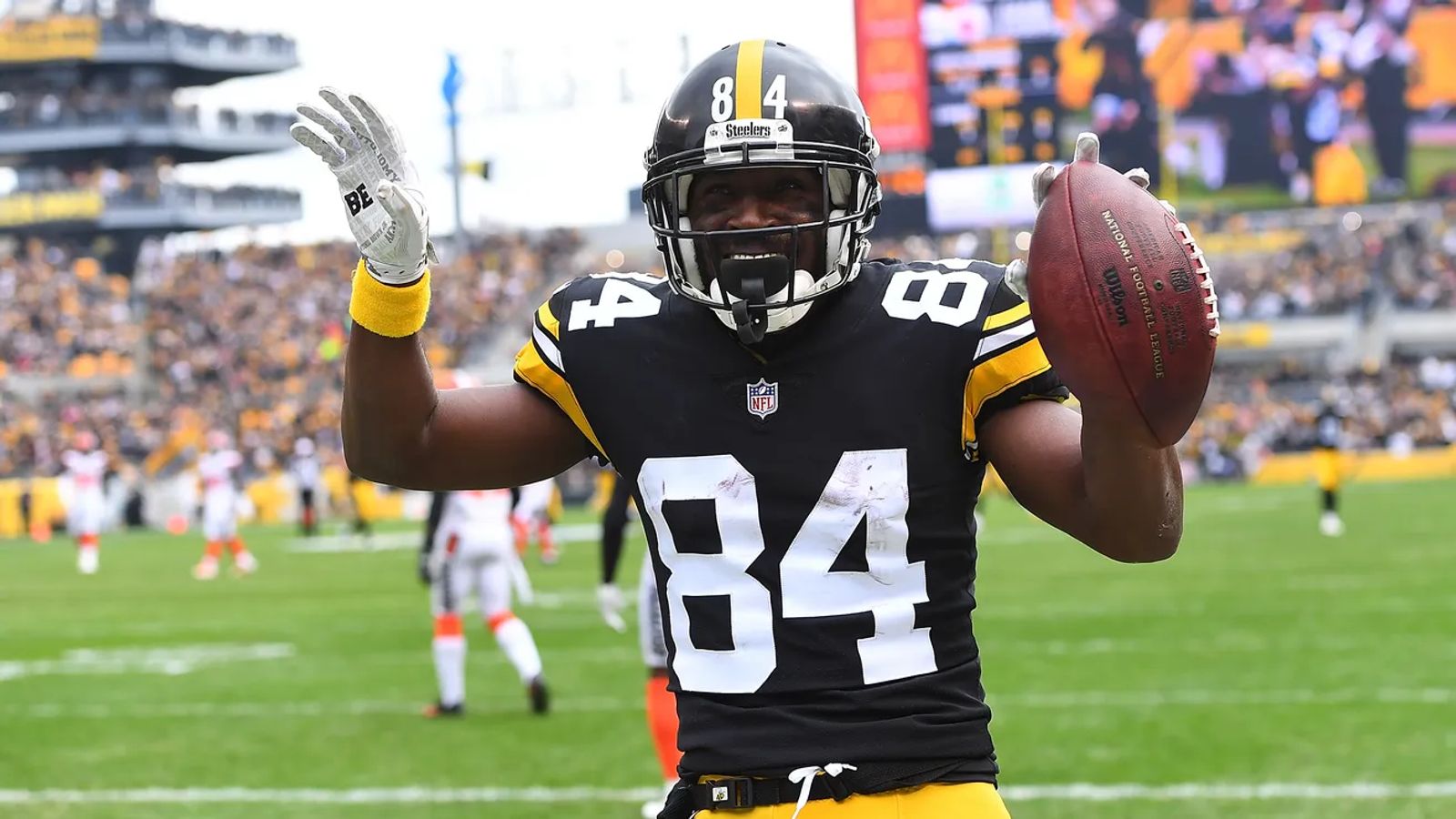 Former Steelers Standout Antonio Brown Claims His 'CTE Is Acting