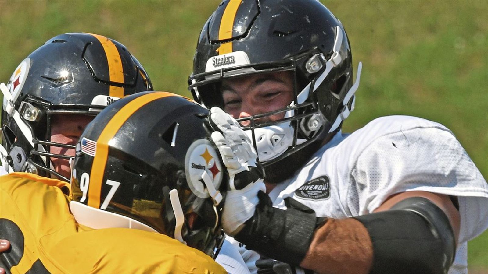 Pittsburgh Steelers outside linebacker T.J. Watt (90) practices