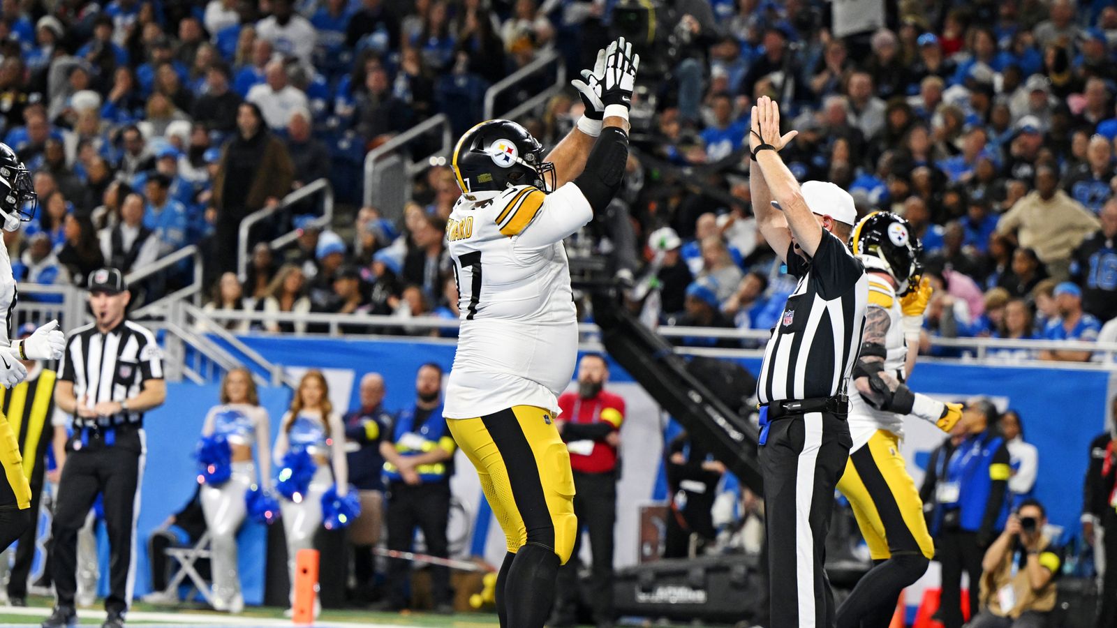 Secret Revealed About Steelers’ Cam Heyward That Was Supposed To Stay In-House (Steelers News). Photo by Lon Horwedel / Imagn Images