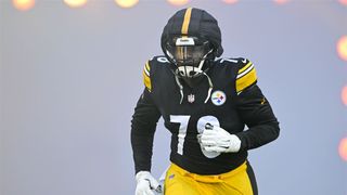 Steelers' James Daniels Wants To Make Guardian Caps The New Game Day Standard (Steelers News). Photo by Benjamin B. Braun / Post-Gazette