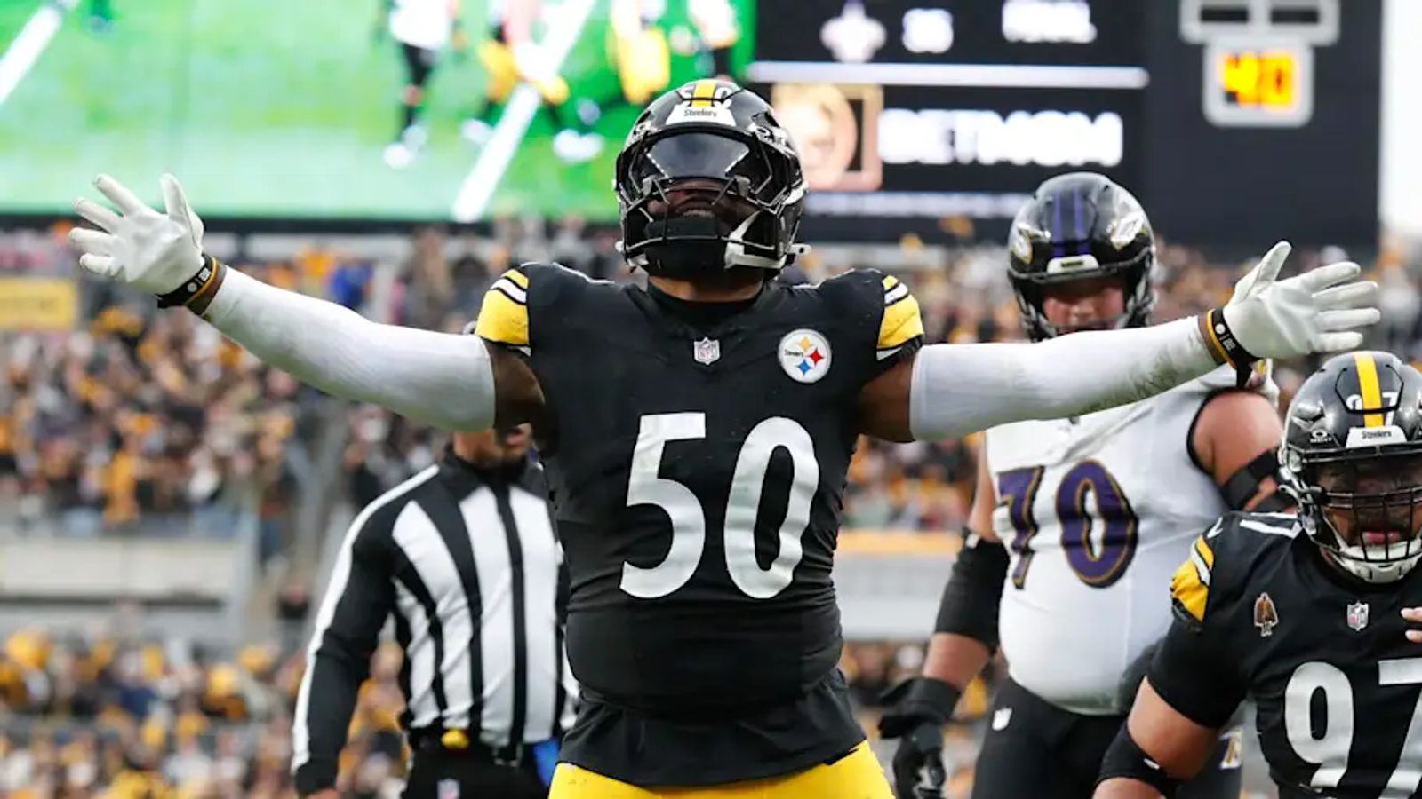 Steelers' Mike Tomlin Believes Linebacker Elandon Roberts Could Be The  Solution To Stopping Saquon Barkley