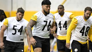 Steelers Insider Hints Big Problem Coming For Offensive Line (Steelers News). Photo by Sebastian Foltz / Pittsburgh Post-Gazette