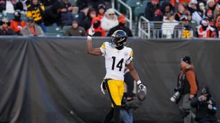 Steelers' George Pickens Has To Listen To The Advice Of Steve Smith Sr (Steelers News). Photo by Jeff Dean / AP