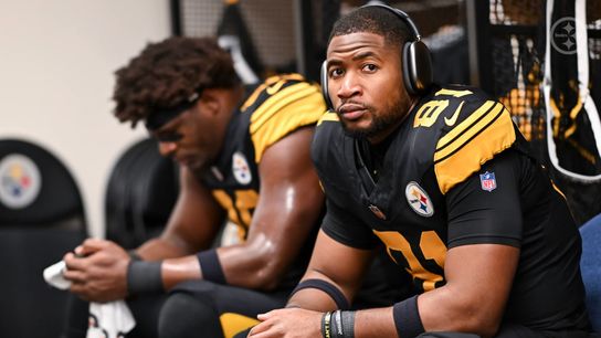 Steelers' Jonnu Smith Takes Direct Shot From Former Teammate On Social Media While Taking On The Dolphins (Steelers News)