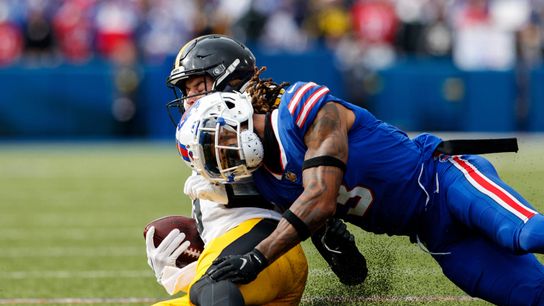 Steelers' QB receives a late-hit from Bills Safety Damar Hamlin