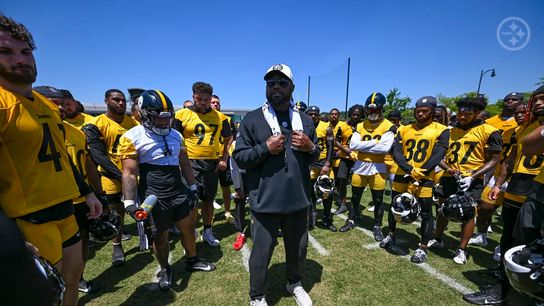 Steelers Head Coach Mike Tomlin and his squad at the end of 2024 minicamp.