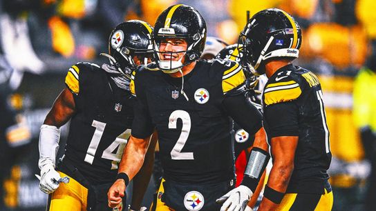 Steelers QB Mason Rudolph celebrates with George Pickens and teammates after a touchdown